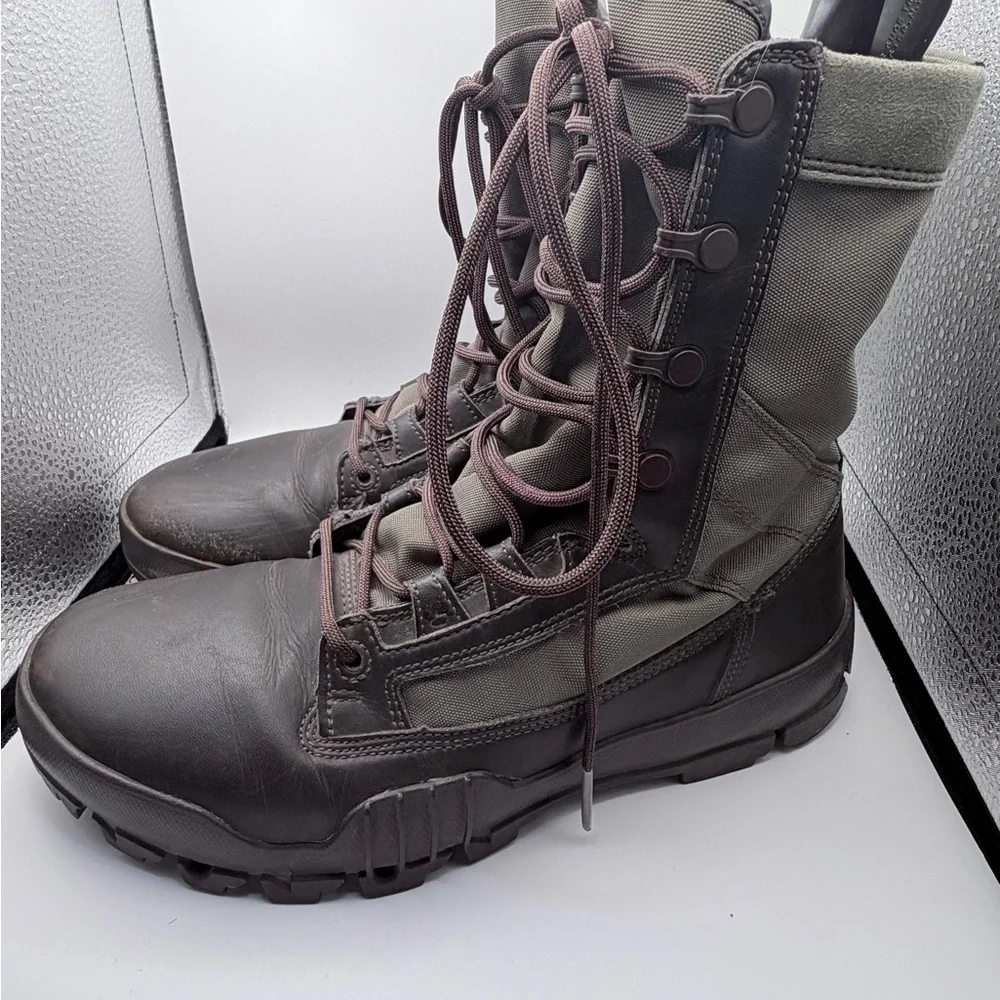 Nike Men's Tactical Lace-Up Boot in Olive/Black size: 6